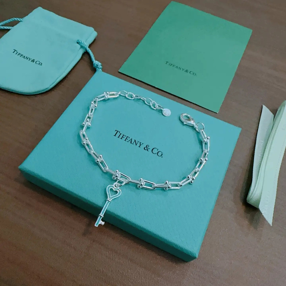 Tiffany & Co. Green Heart Key Silver Bracelet - Picture 3 of 4
